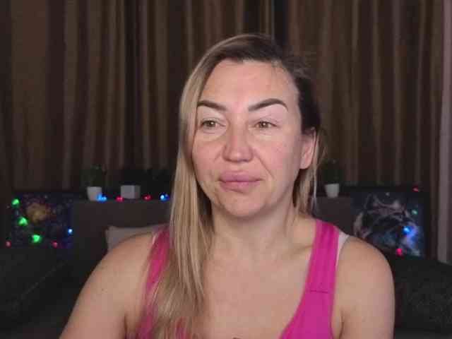 Jullyblondkiss webcam