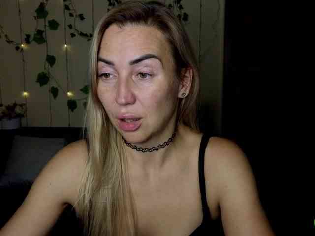 Jullyblondkiss webcam
