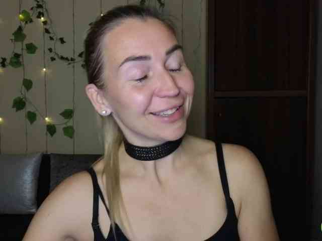 Jullyblondkiss webcam