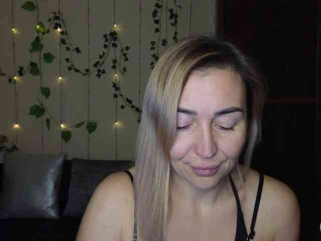 Jullyblondkiss webcam