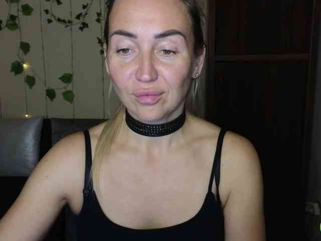 Jullyblondkiss webcam