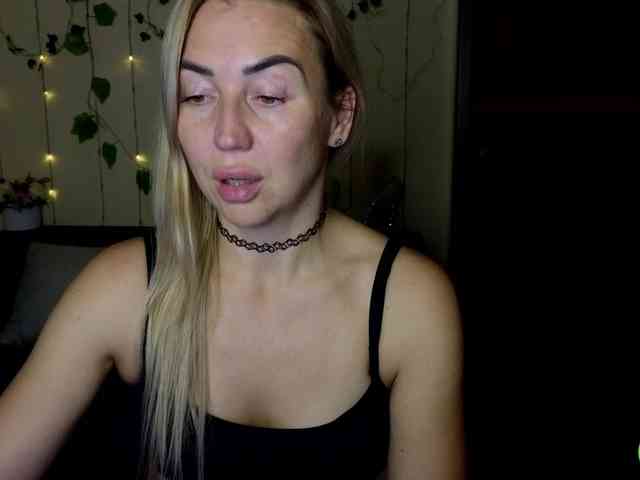 Jullyblondkiss webcam