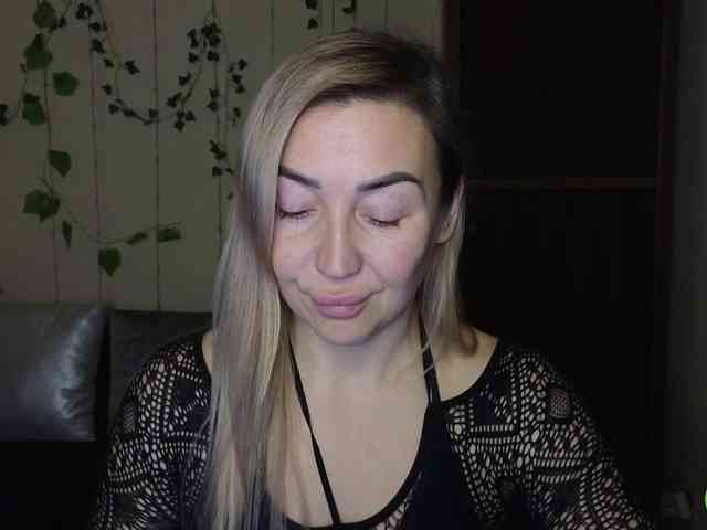 Jullyblondkiss webcam