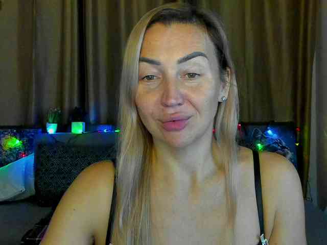 Jullyblondkiss webcam