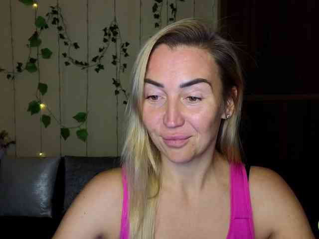 Jullyblondkiss webcam