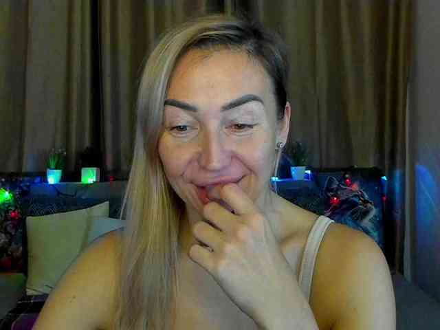 Jullyblondkiss webcam