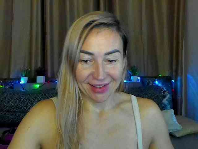 Jullyblondkiss webcam