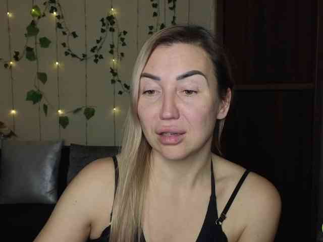 Jullyblondkiss webcam