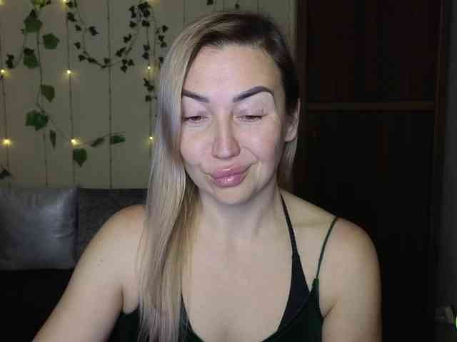 Jullyblondkiss webcam