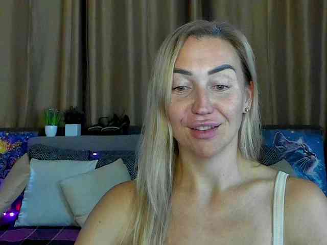 Jullyblondkiss webcam