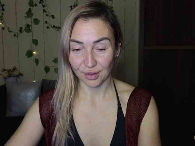 Jullyblondkiss webcam