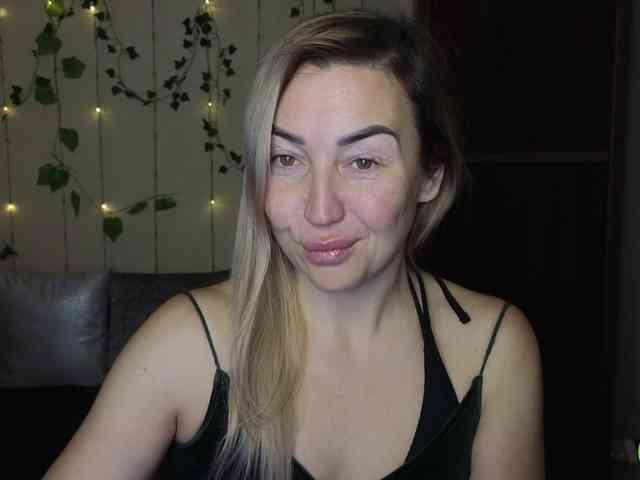 Jullyblondkiss webcam