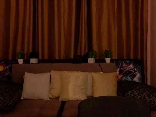 Jullyblondkiss webcam