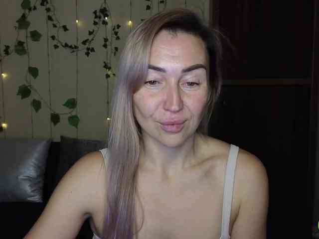 Jullyblondkiss webcam