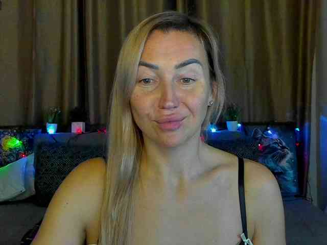 Jullyblondkiss webcam