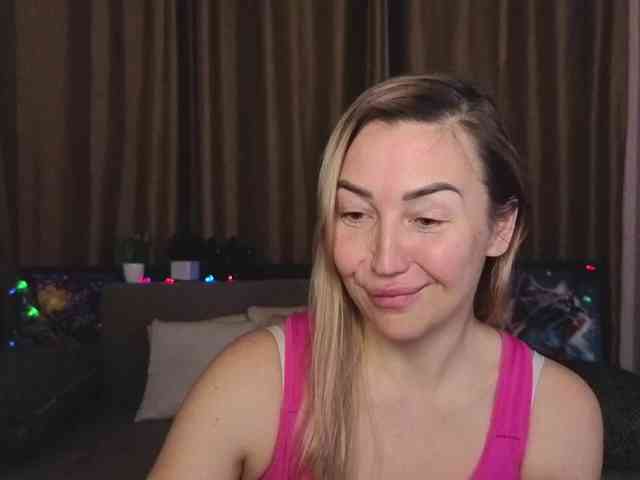 Jullyblondkiss webcam