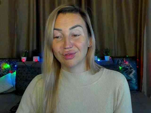 Jullyblondkiss webcam