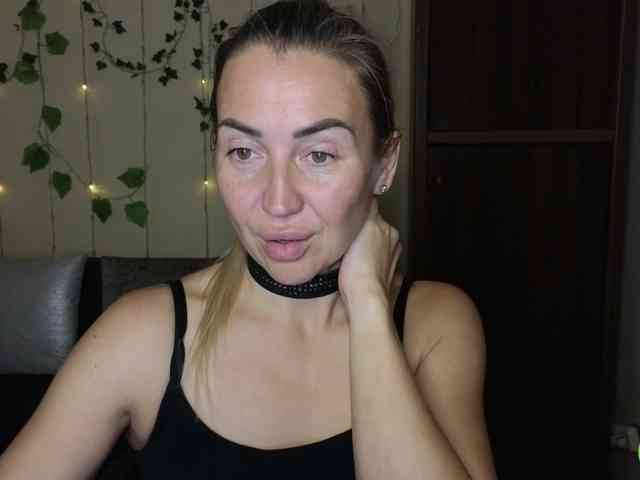 Jullyblondkiss webcam