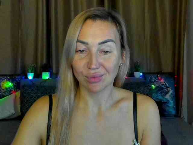 Jullyblondkiss webcam