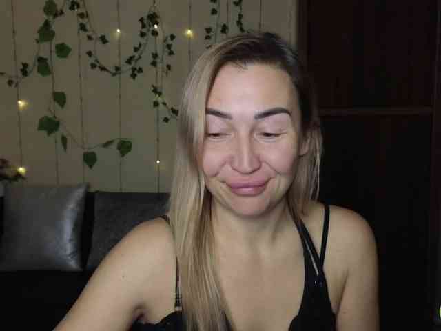 Jullyblondkiss webcam