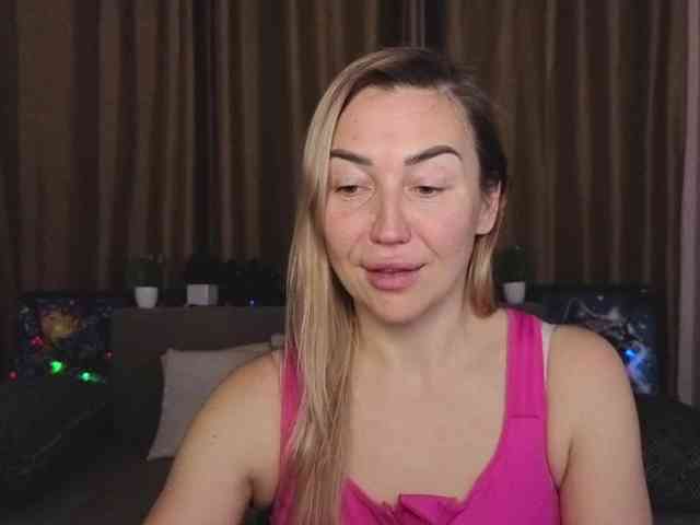 Jullyblondkiss webcam