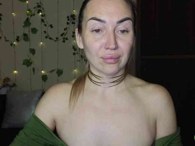 Jullyblondkiss webcam