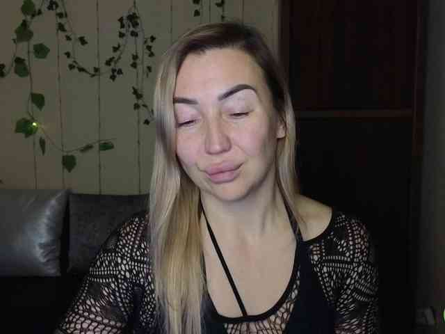 Jullyblondkiss webcam