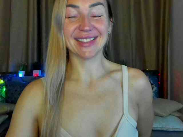 Jullyblondkiss webcam