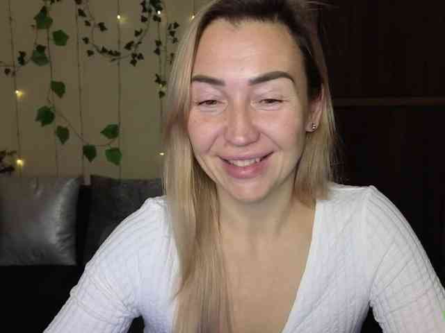 Jullyblondkiss webcam