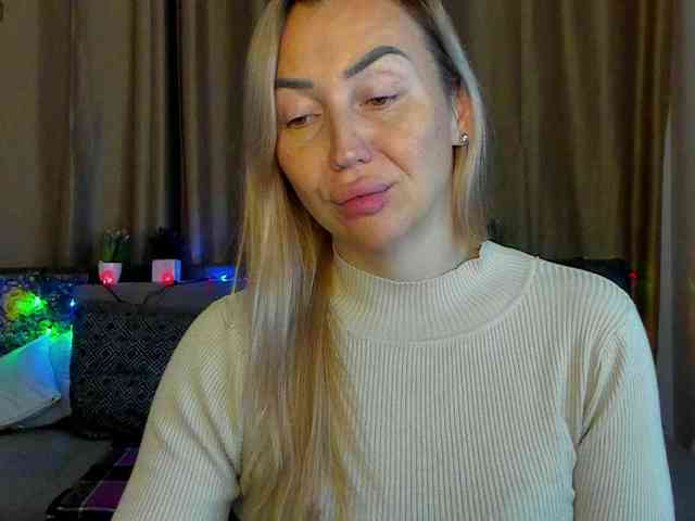 Jullyblondkiss webcam