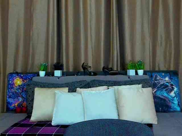 Jullyblondkiss webcam