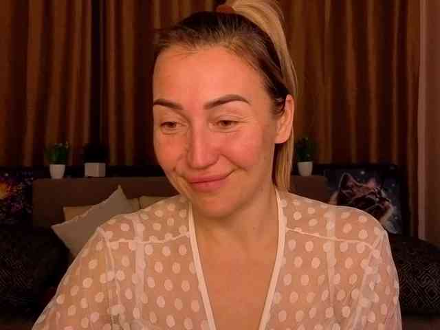 Jullyblondkiss webcam