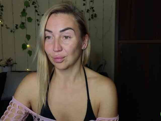 Jullyblondkiss webcam