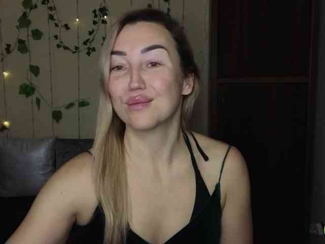 Jullyblondkiss webcam