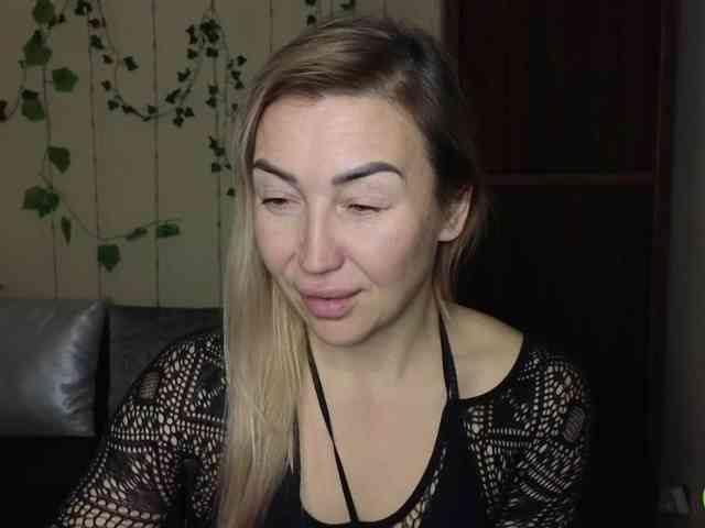 Jullyblondkiss webcam