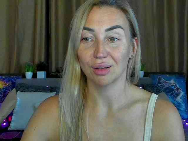 Jullyblondkiss webcam