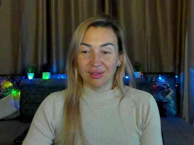 Jullyblondkiss webcam