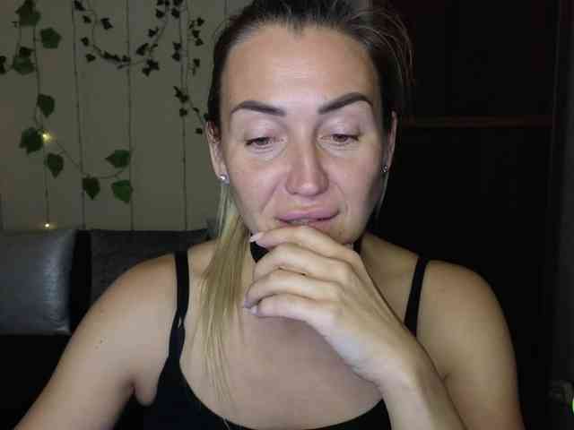 Jullyblondkiss webcam