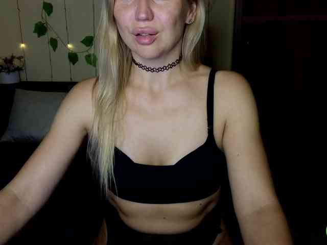Jullyblondkiss webcam