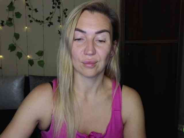 Jullyblondkiss webcam