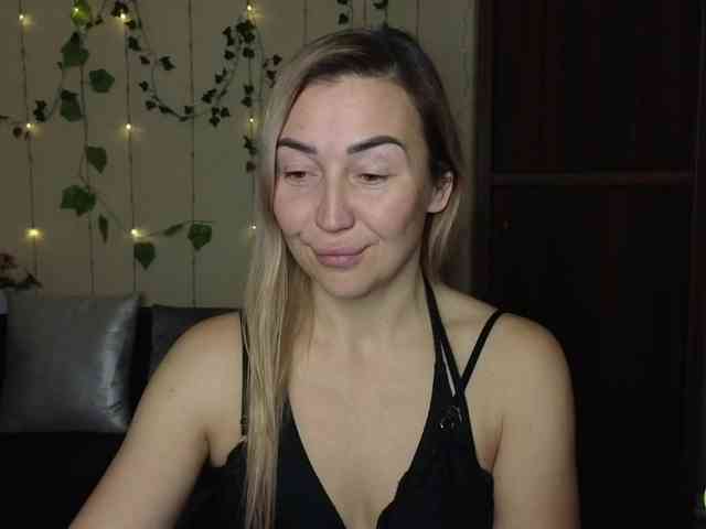 Jullyblondkiss webcam