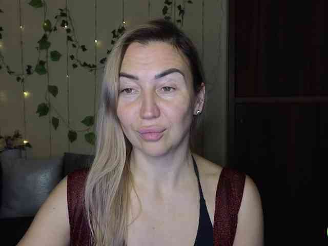 Jullyblondkiss webcam