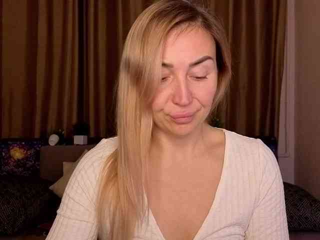 Jullyblondkiss webcam