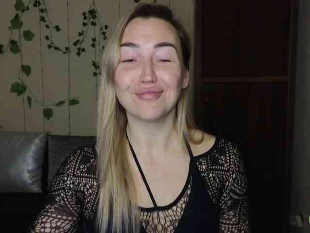 Jullyblondkiss webcam