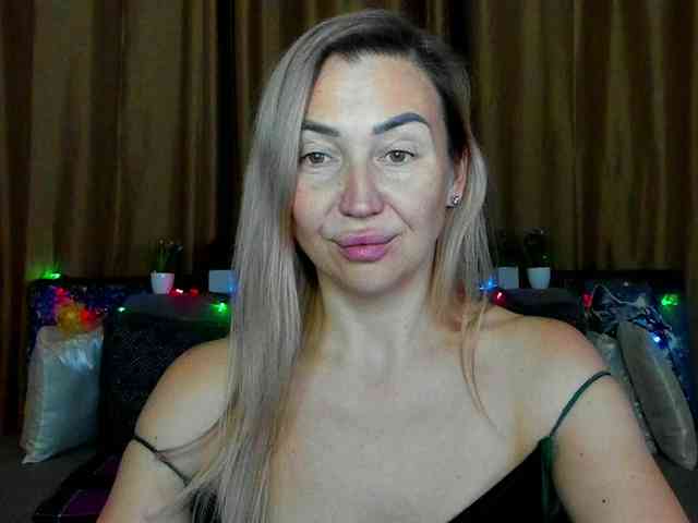 Jullyblondkiss webcam