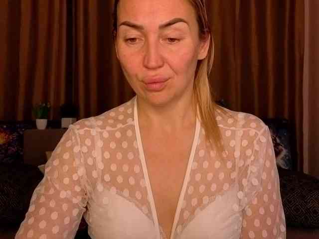 Jullyblondkiss webcam