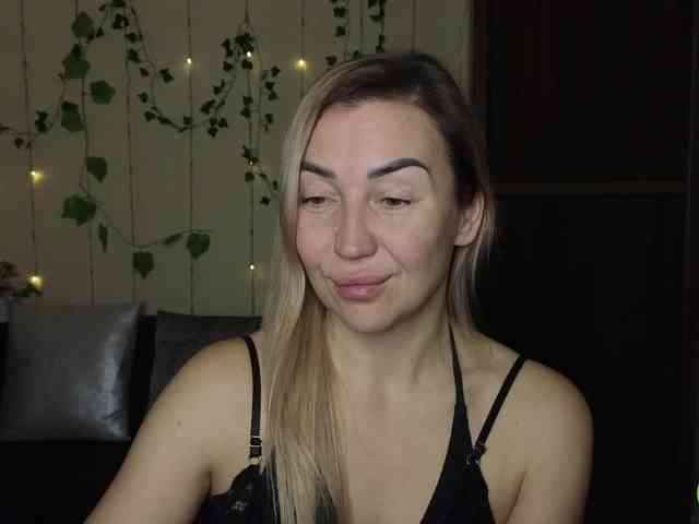 Jullyblondkiss webcam