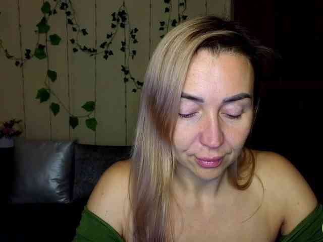 Jullyblondkiss webcam