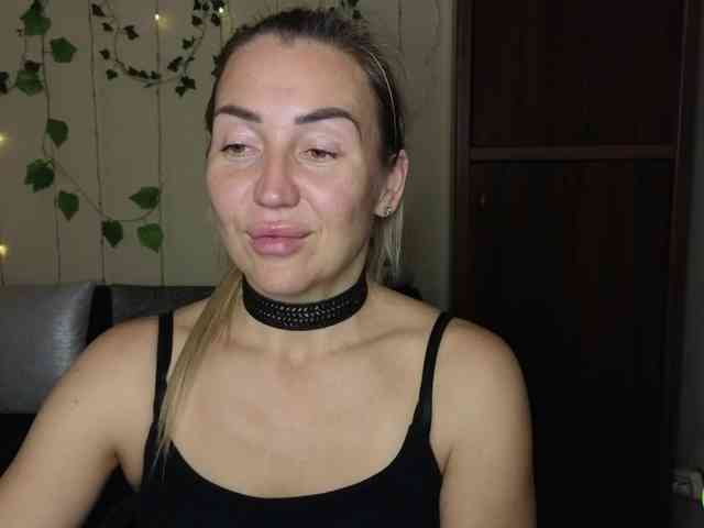 Jullyblondkiss webcam