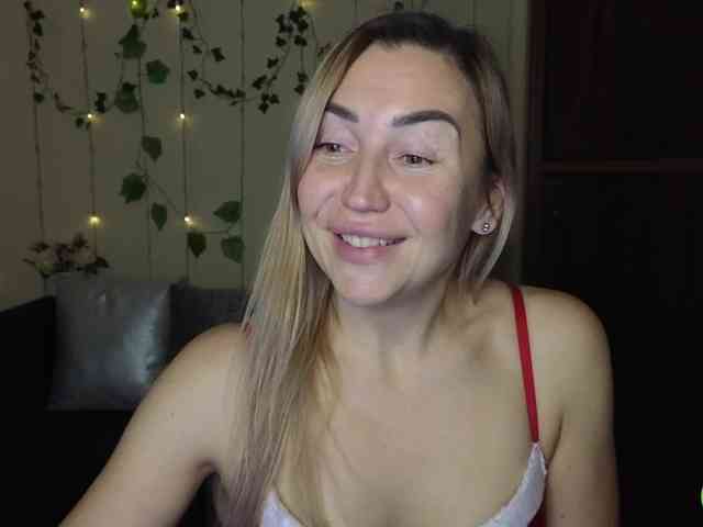 Jullyblondkiss webcam